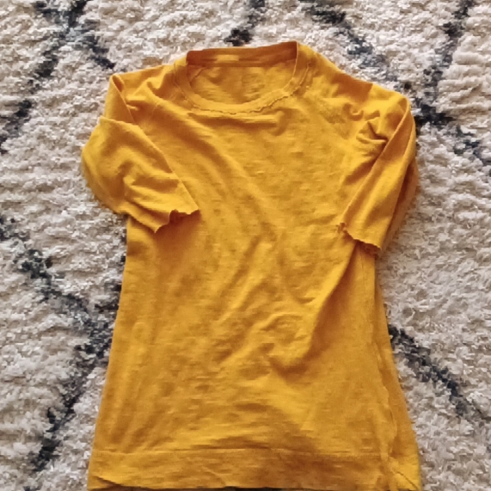 Mustard colored distressed half sleeve top size small